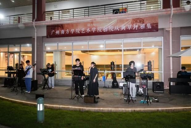 说明: 微信图片_草坪演唱